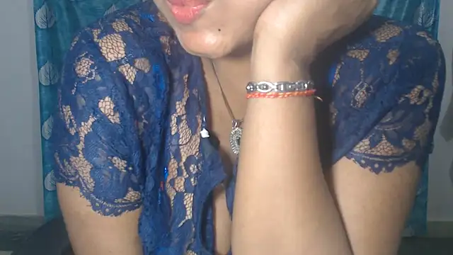 Sophia_your live webcam show