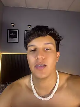 Leo_Savage_ webcam