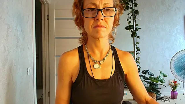 LioraWeiss live webcam show