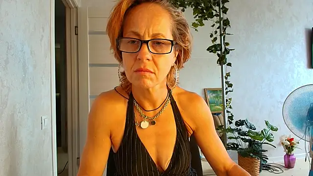 LioraWeiss live webcam show