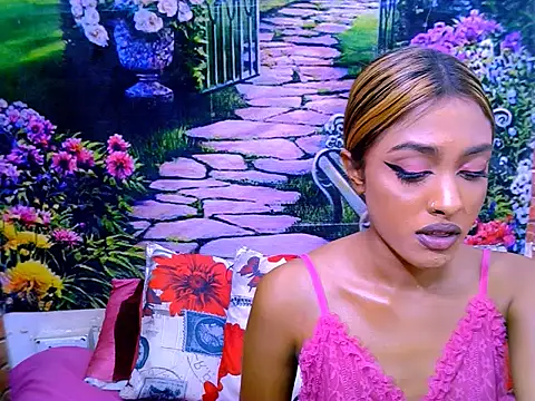 IndianPretty14u2Luv webcam