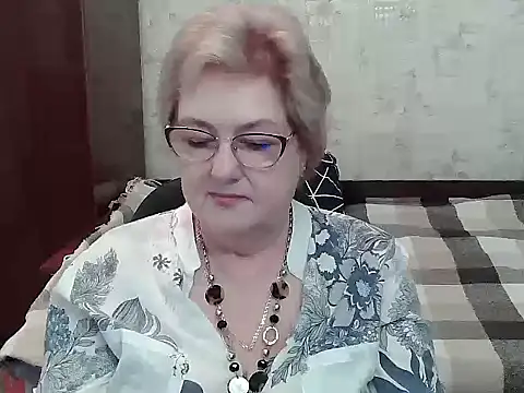 Renata62011 live cam on StripChat