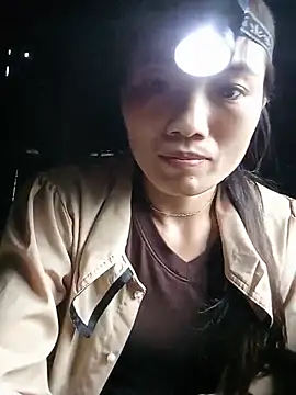 ngan-cute live cam on StripChat
