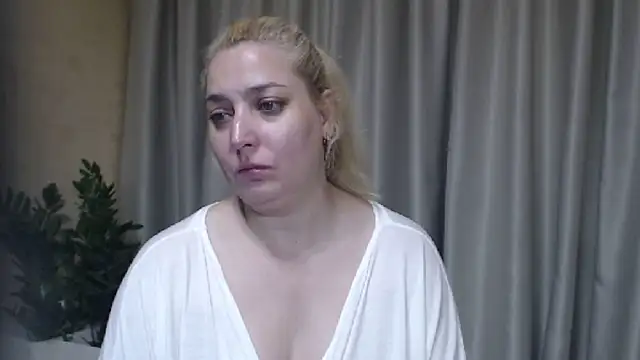 sweetpussy13 webcam