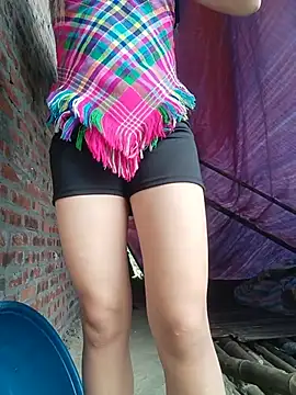 HeresThuy22 webcam
