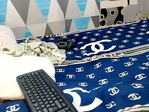 trish_curvecock (Ask my age) - make me naked