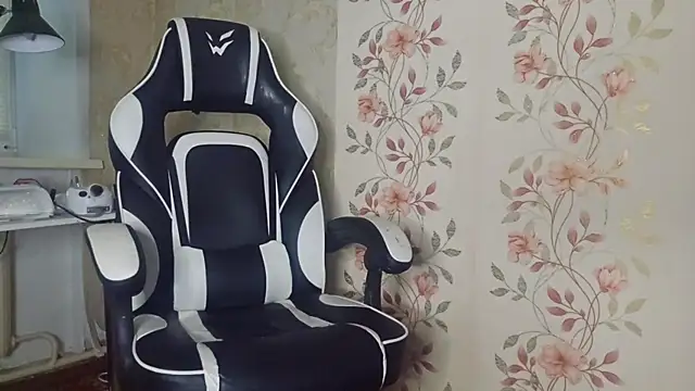 WhitePowerGirl webcam