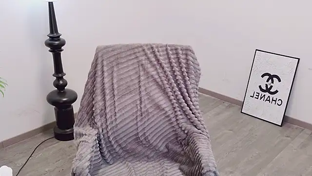 Flirty-001 webcam