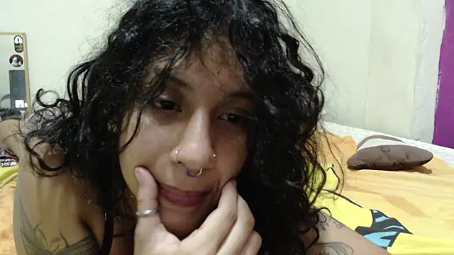 AlinaWoolf_ webcam