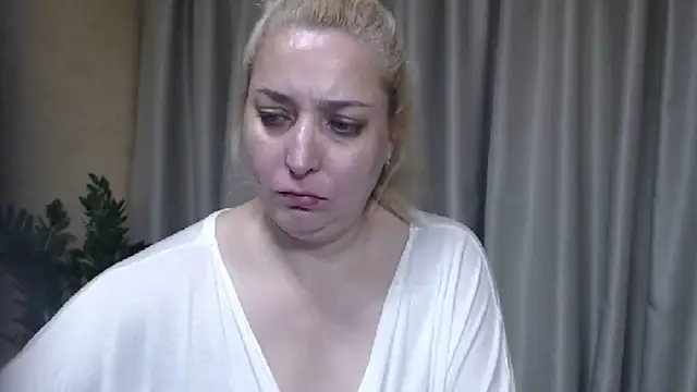 sweetpussy13 webcam
