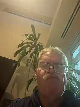 Caesar_Baxter webcam