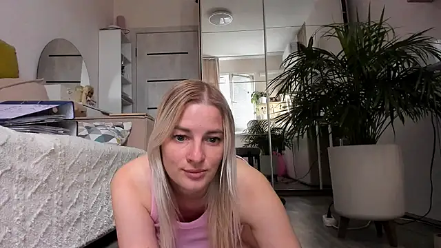 THE_GOLDEN_WOMAN webcam