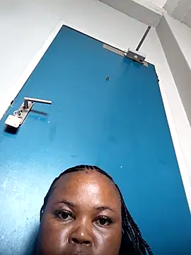 Curveysinaa live webcam show