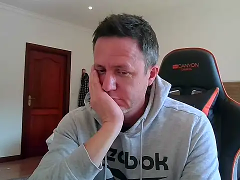 TroyDieselXXX live cam on StripChat