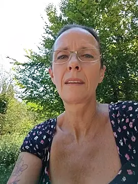 sacha_scorp (F mature) - Sucer mon lush plein de mouille