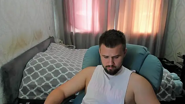 Vladik_b live cam on StripChat