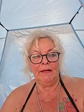 HotSilli152 webcam