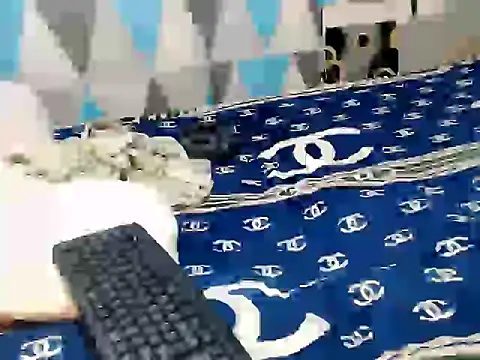 Trish_CurveCock webcam
