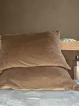 laravoosh (F young) - finger pussy fast