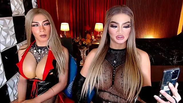 PrettyHorseCockTrans live cam on StripChat