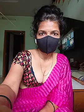 Shuttii_25 live cam on StripChat