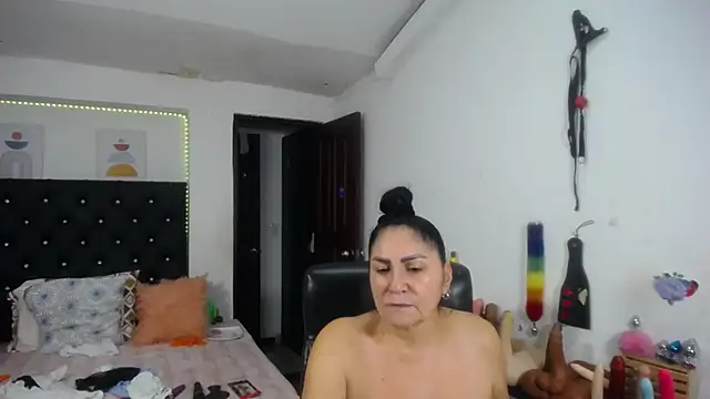 mature_bigboobs10 live cam on StripChat