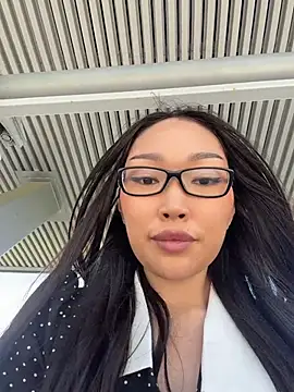 trytomakememoam live webcam show