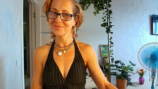 LioraWeiss live cam on StripChat