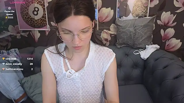 MelaniGrand webcam