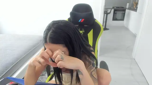 Emmapmg live cam on StripChat