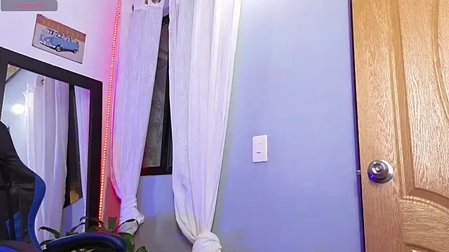 Veronica_111 live cam on StripChat