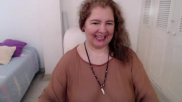 leonela_69 (F mature) - mommy is horny come play with me