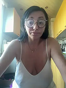 Amberhotqueen live webcam show