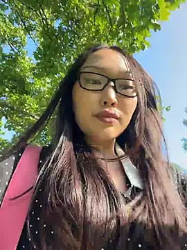 trytomakememoam (F young) - buzz me while I'm a walk