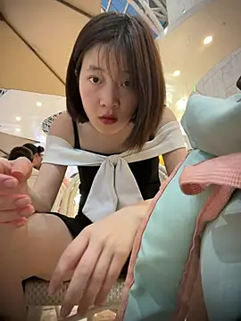 littleqiu live sex cam