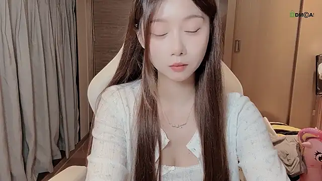 Makinghappymyself_ webcam