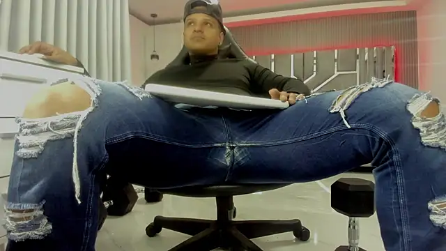 master_leather webcam