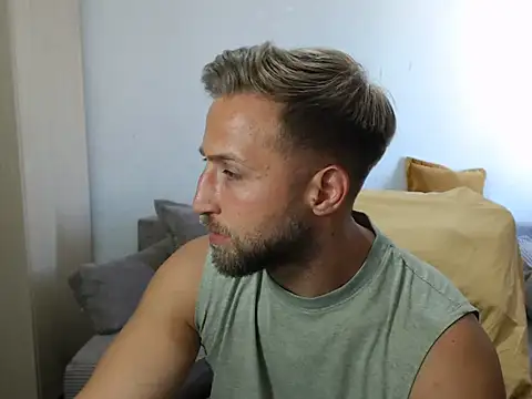BlondEagleMuscle webcam