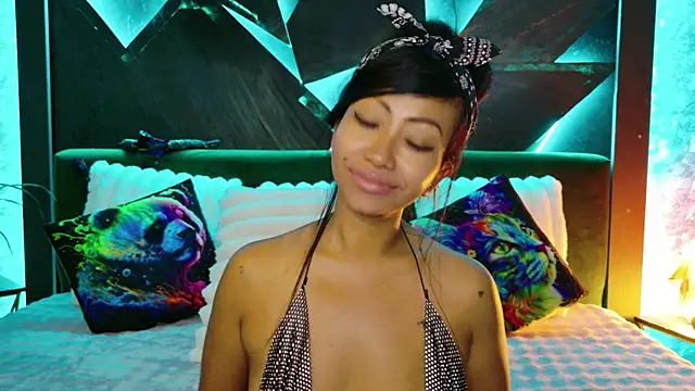 elyaquinn - ElyaQuinn's free webcam - UK Sex Cams