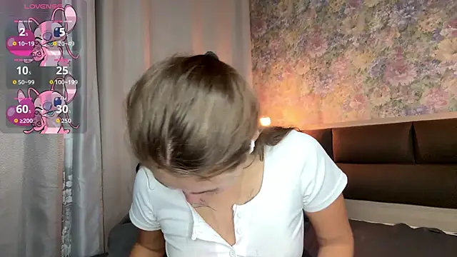 LoraDavi live webcam show