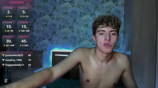 AlfredSweet live cam on StripChat