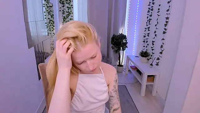 Laly_Peach webcam