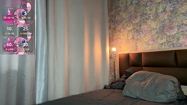 LoraDavi live webcam show