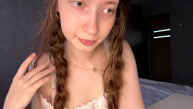 emily_mur_ (F teen) - squats ×5