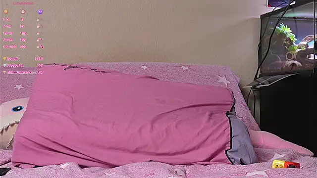 YaraAveiri live cam on StripChat