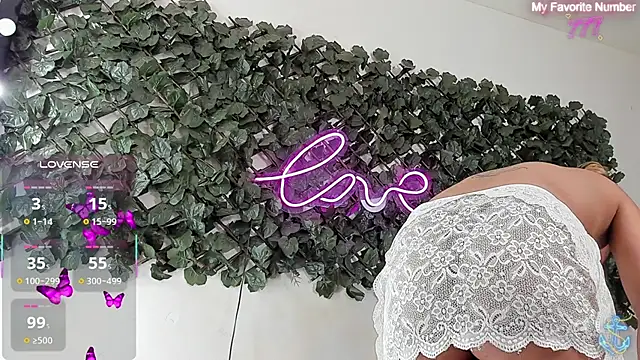 DestinyHills live cam on StripChat