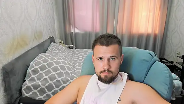 Vladik_b live cam on StripChat