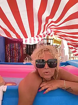 Lakylady live cam on StripChat