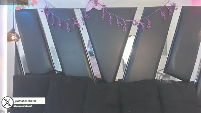 antonelllepiercee live cam on StripChat