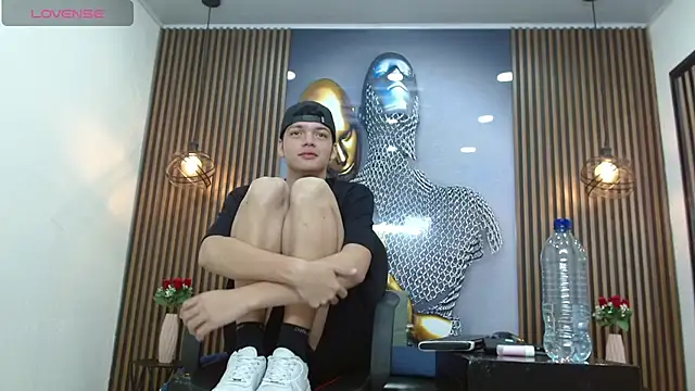 AlejoBussnek live sex cam